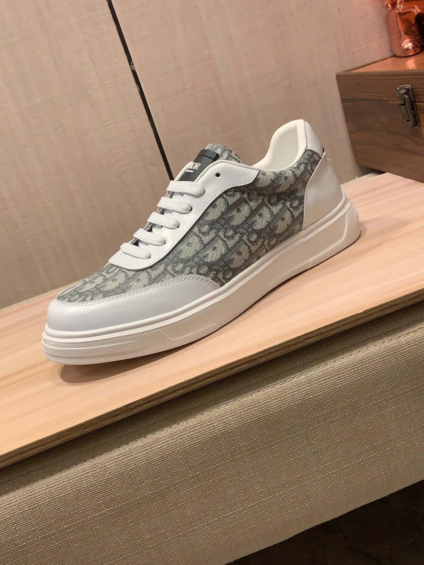 Men's men's shoes💰420💰💰🎩🎩[Lightning][Lightning] "Dior DIOR*" The latest • popular casual shoes, top brand [seduce] luxury ~ purchasing agency, top ~ quality. [Strong] The upper is made of imported breathable cowhide with material ➕ breathable sheepskin feet (•) and fine workmanship. The original stylish and stylish soft rubber wear-resistant and non-slip outsole is light and comfortable on the feet. The real thing looks better when photographed in person. 111: code: 38-44, 3️⃣ colors selected